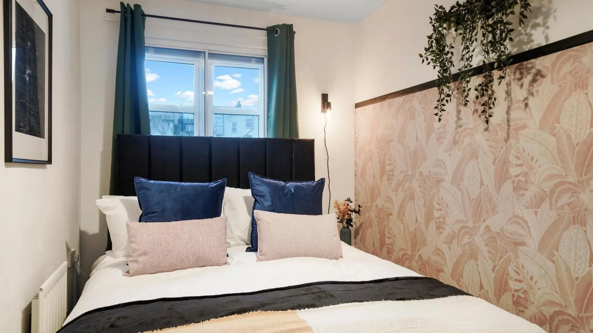 Modern & Stylish House In London - Garden Villa 0*,  United Kingdom